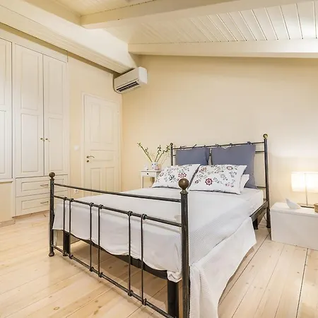 Oliva, In A Serene Location & Private Pool, By Zantewize *