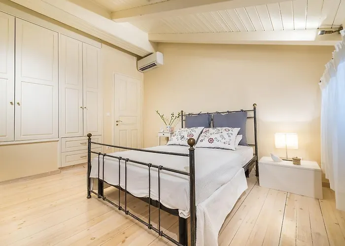 Oliva, In A Serene Location & Private Pool, By Zantewize *