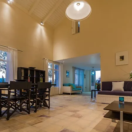 Oliva, In A Serene Location & Private Pool, By Zantewize Vila *