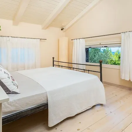 Oliva, In A Serene Location & Private Pool, By Zantewize Vila *